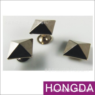 永嘉縣甌北鎮鴻大服裝輔料廠 專業銷售鞋子、皮包帽釘等服裝輔料